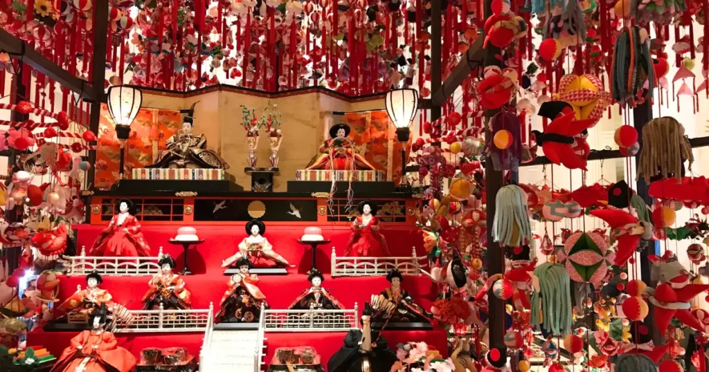 地元とコラボのひな祭りの飾り