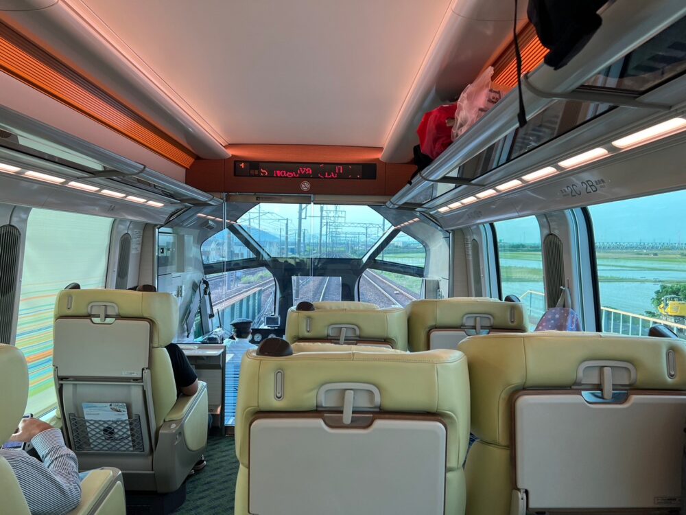 しまかぜ車内